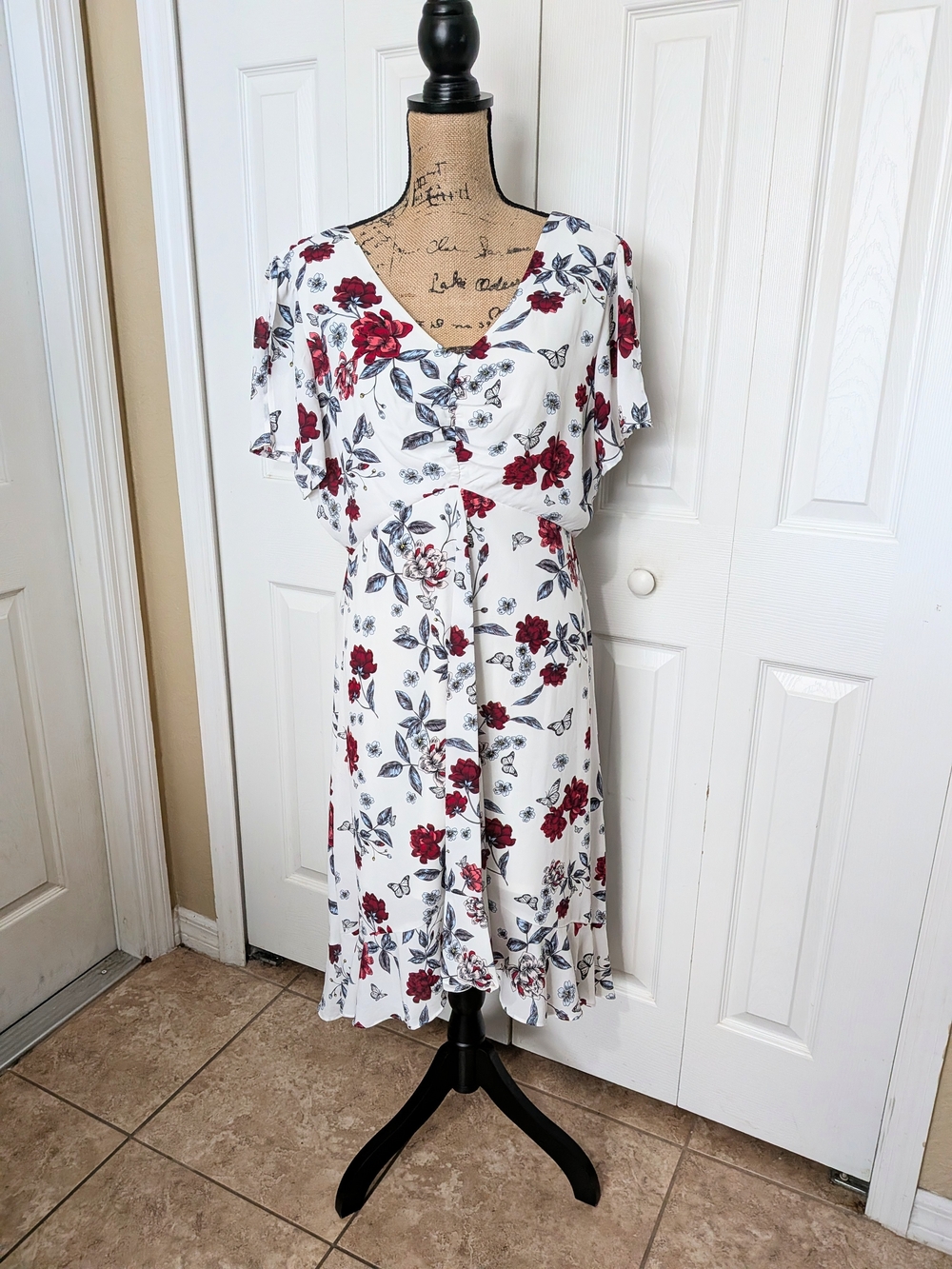 Floral V-Neck Midi Dress in White and Red